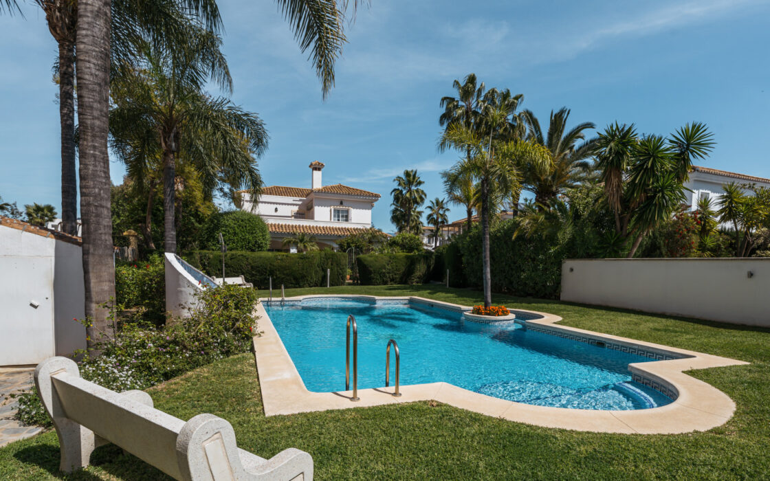 Вилла с террасой в Монте Биарритц, 196 кв.м, 5 комнат