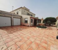 Вилла в Торревьехе 330 кв.м с террасой и бассейном