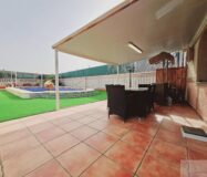 Вилла в Торревьехе 330 кв.м с террасой и бассейном