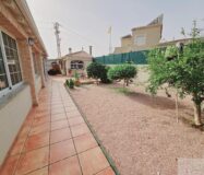 Вилла в Торревьехе 330 кв.м с террасой и бассейном