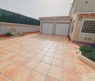 Вилла в Торревьехе 330 кв.м с террасой и бассейном