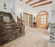 Вилла в Торревьехе 330 кв.м с террасой и бассейном