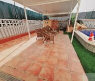 Вилла в Торревьехе 330 кв.м с террасой и бассейном