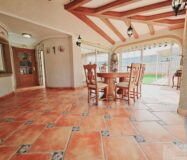 Вилла в Торревьехе 330 кв.м с террасой и бассейном