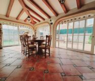 Вилла в Торревьехе 330 кв.м с террасой и бассейном