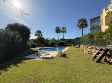 Квартира з садом та виходом до басейну в Los Arqueros 120 кв.м.