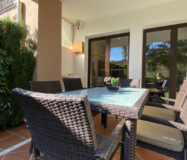 Квартира з садом та виходом до басейну в Los Arqueros 120 кв.м.