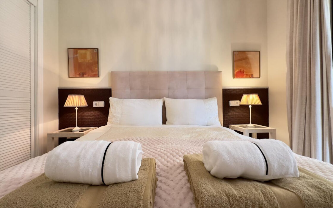 Квартира з садом та виходом до басейну в Los Arqueros 120 кв.м.