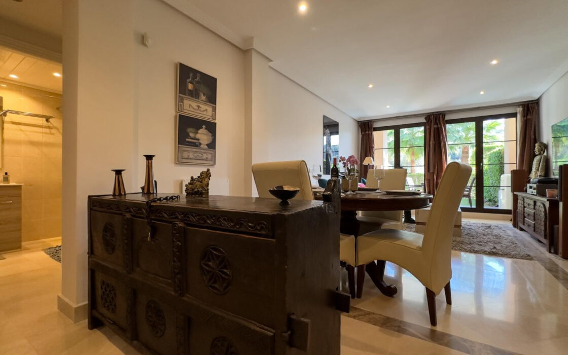 Квартира з садом та виходом до басейну в Los Arqueros 120 кв.м.