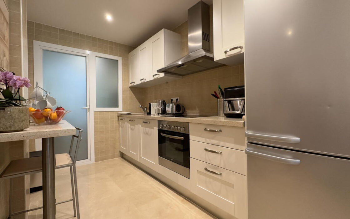 Квартира з садом та виходом до басейну в Los Arqueros 120 кв.м.