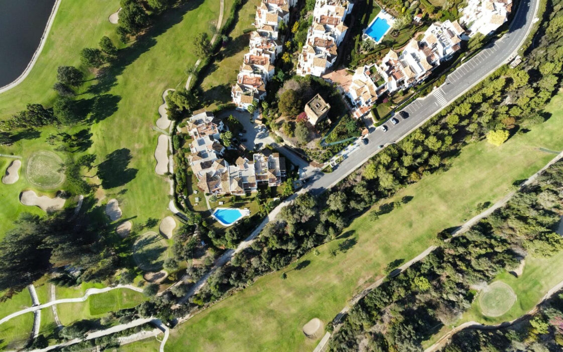 Квартира з садом та виходом до басейну в Los Arqueros 120 кв.м.