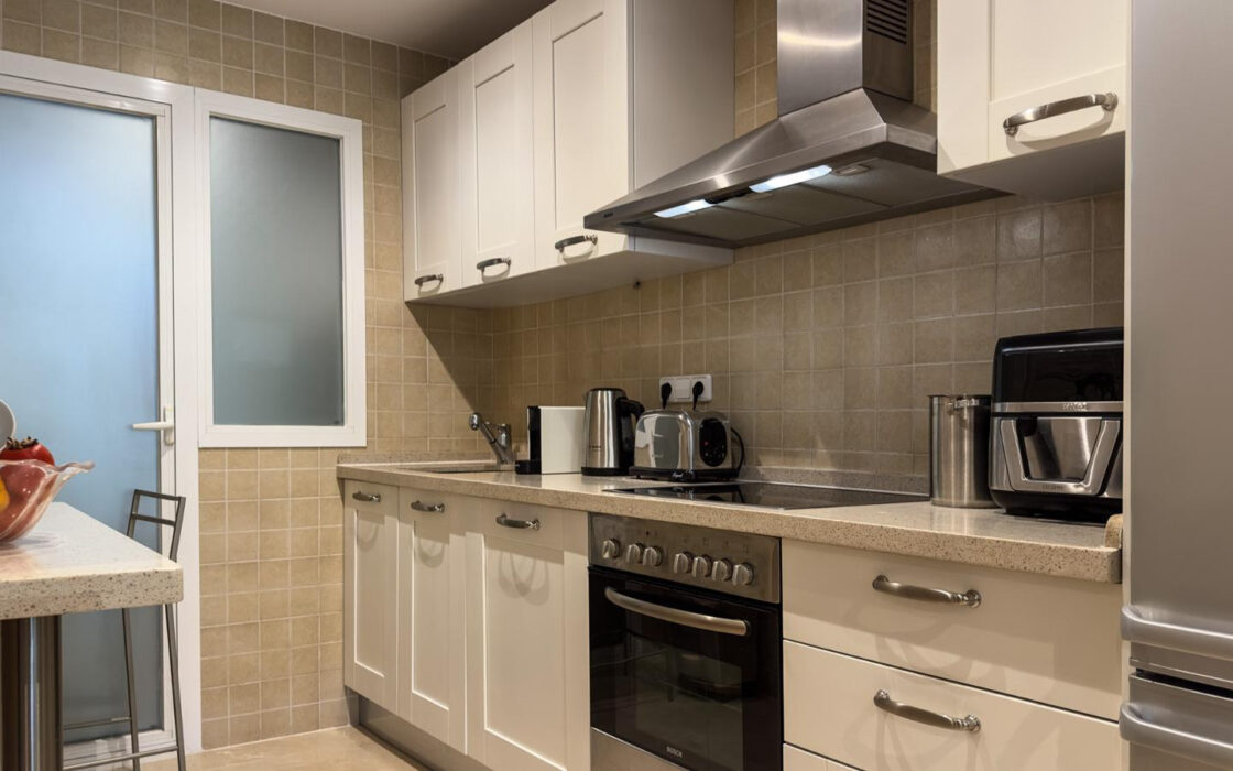 Квартира з садом та виходом до басейну в Los Arqueros 120 кв.м.