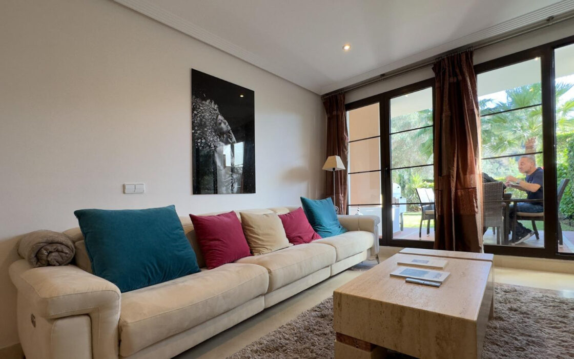 Квартира з садом та виходом до басейну в Los Arqueros 120 кв.м.