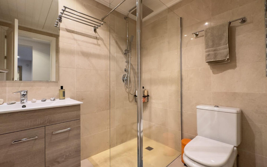 Квартира з садом та виходом до басейну в Los Arqueros 120 кв.м.