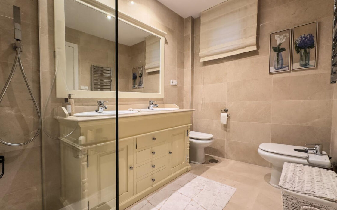 Квартира з садом та виходом до басейну в Los Arqueros 120 кв.м.