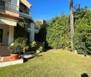 Квартира з садом та виходом до басейну в Los Arqueros 120 кв.м.