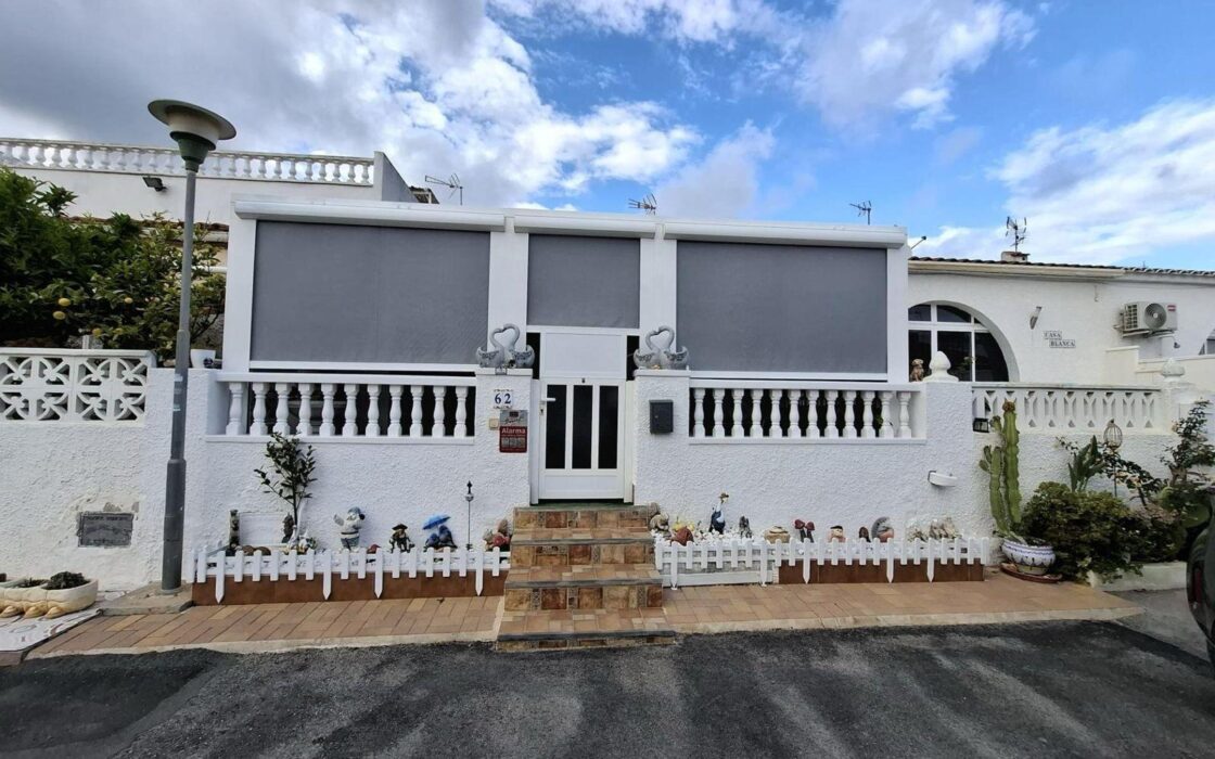 Дом в Торревьехе 65 кв.м с террасой у моря