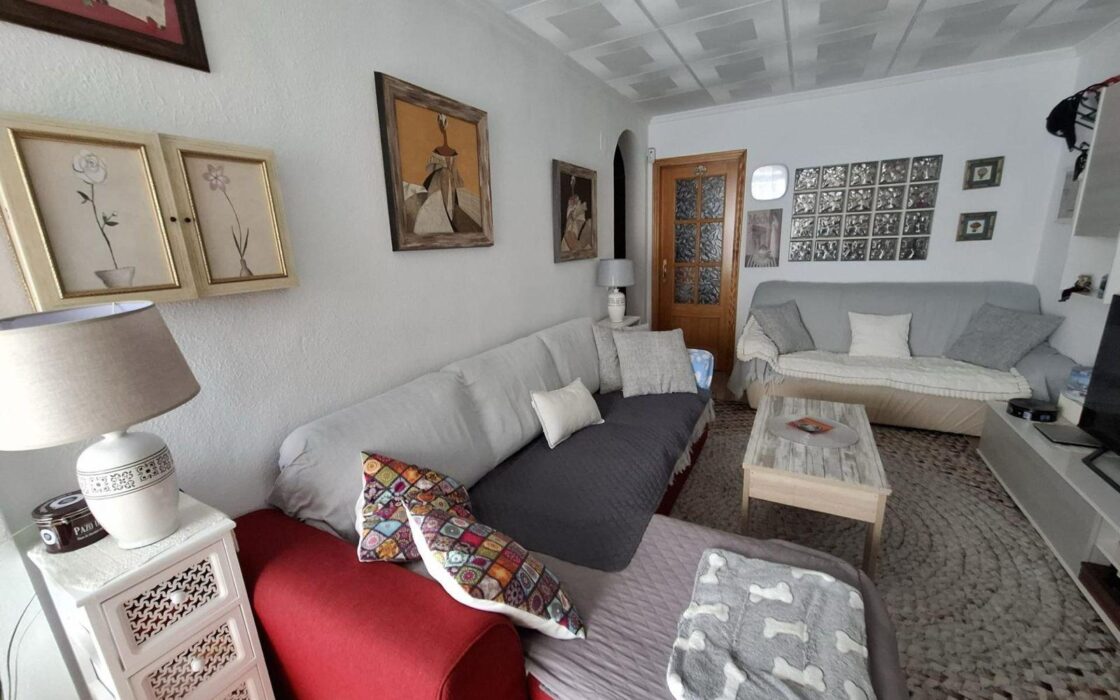 Дом в Торревьехе 65 кв.м с террасой у моря