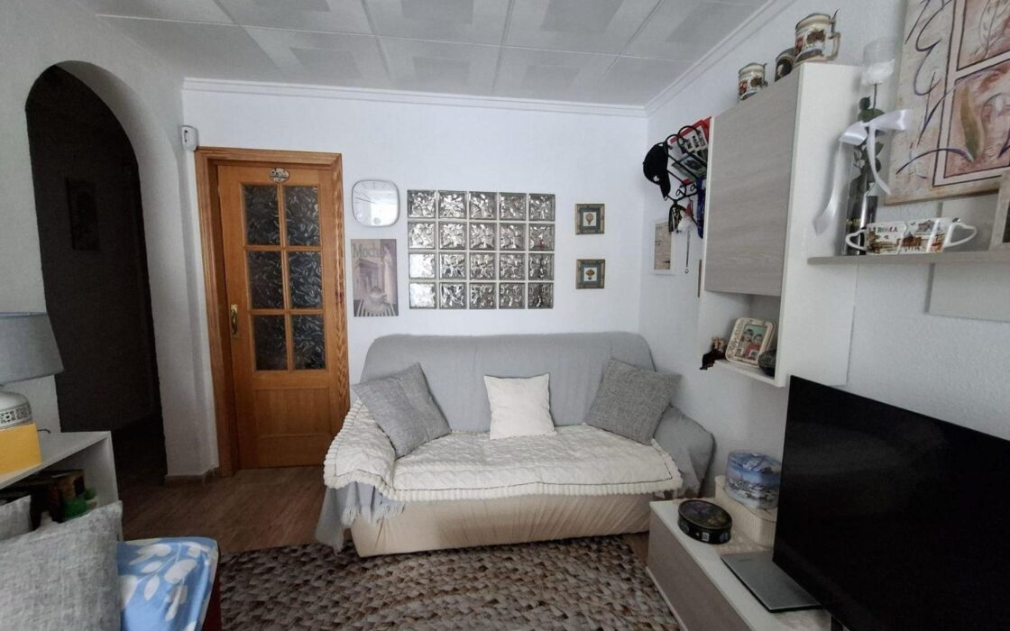 Дом в Торревьехе 65 кв.м с террасой у моря