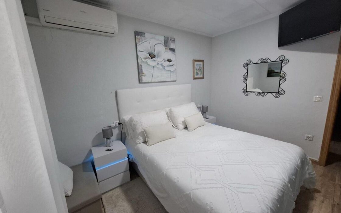 Дом в Торревьехе 65 кв.м с террасой у моря