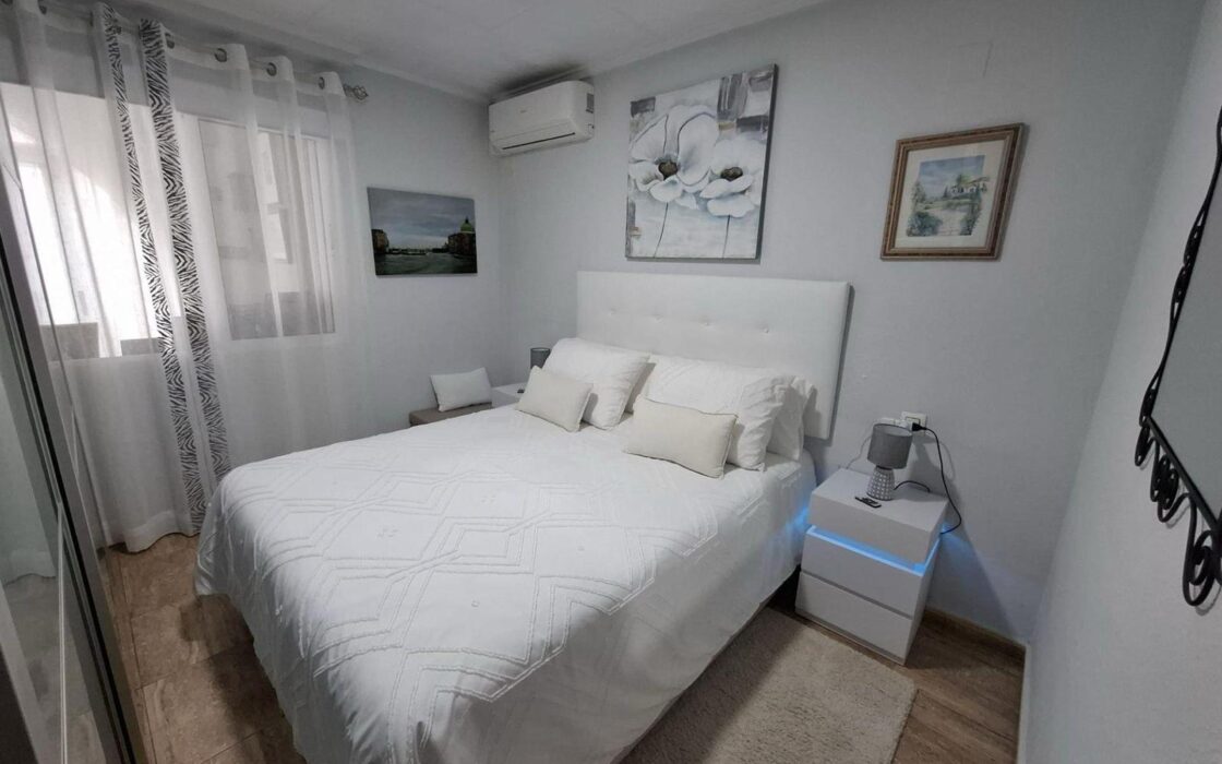 Дом в Торревьехе 65 кв.м с террасой у моря