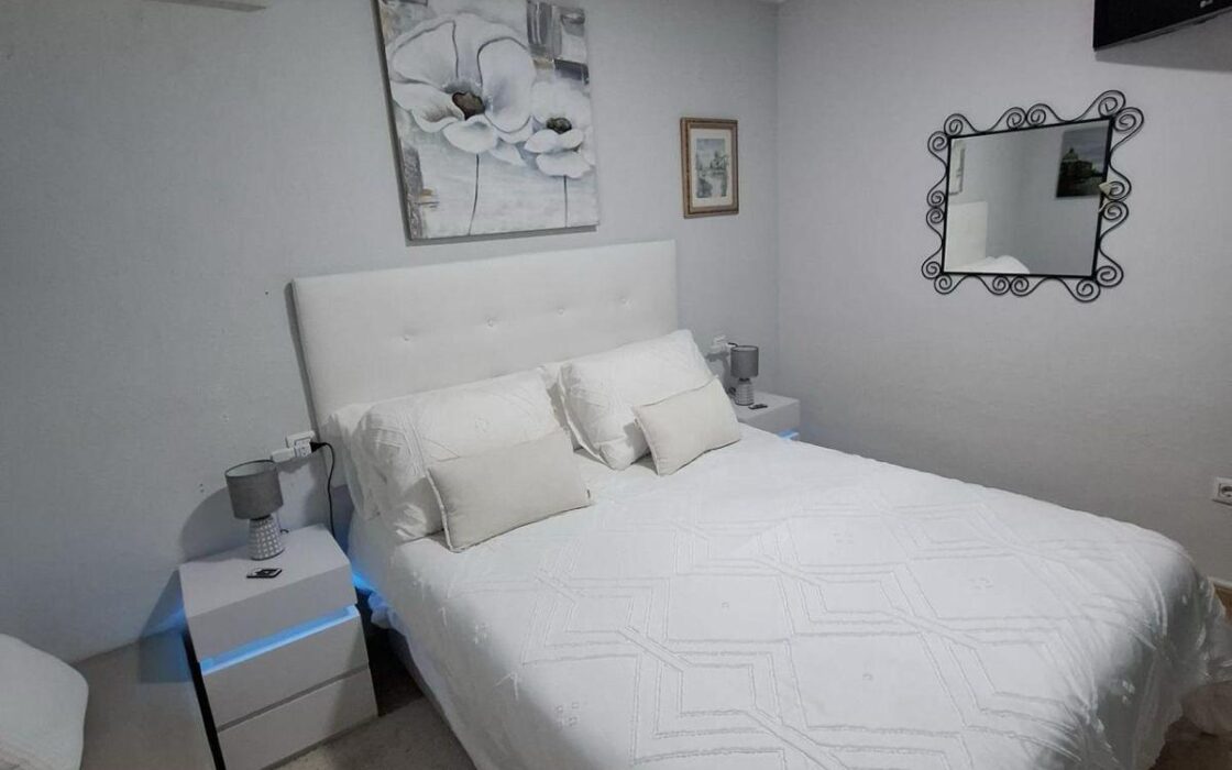 Дом в Торревьехе 65 кв.м с террасой у моря