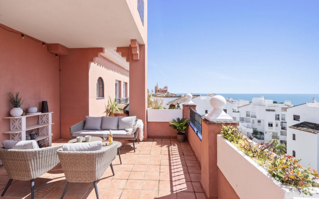 Квартира в Естепоні 109 кв.м з 2 спальнями та видом на море