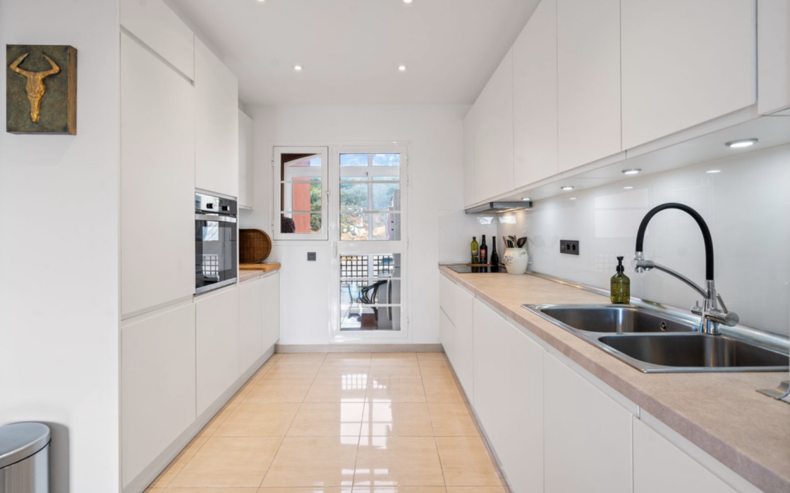 Квартира в Естепоні 109 кв.м з 2 спальнями та видом на море