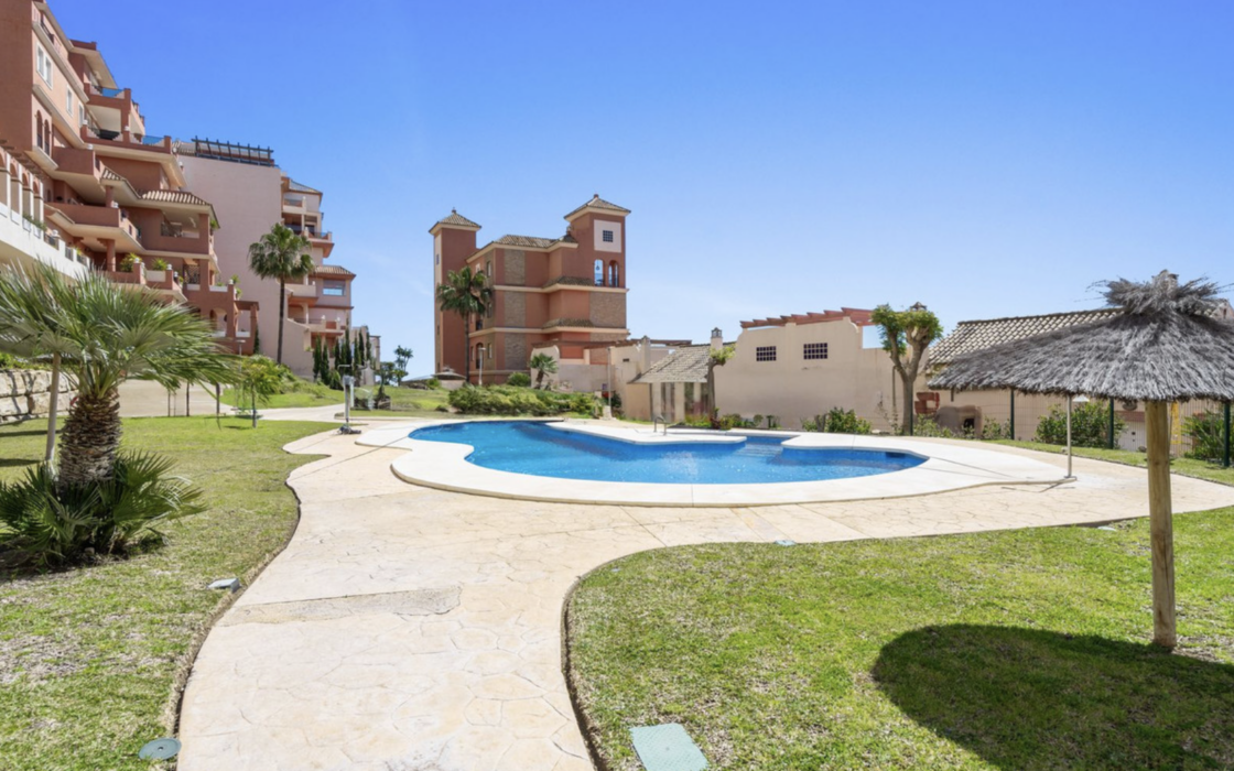 Квартира в Естепоні 109 кв.м з 2 спальнями та видом на море