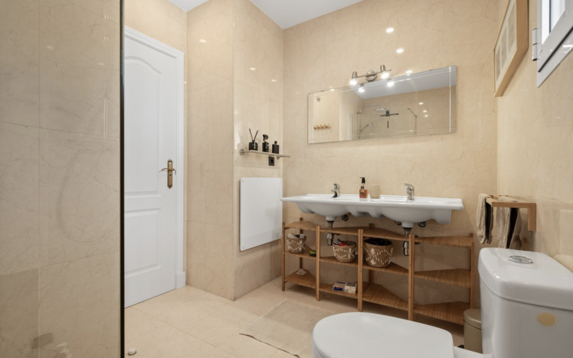 Квартира в Естепоні 109 кв.м з 2 спальнями та видом на море