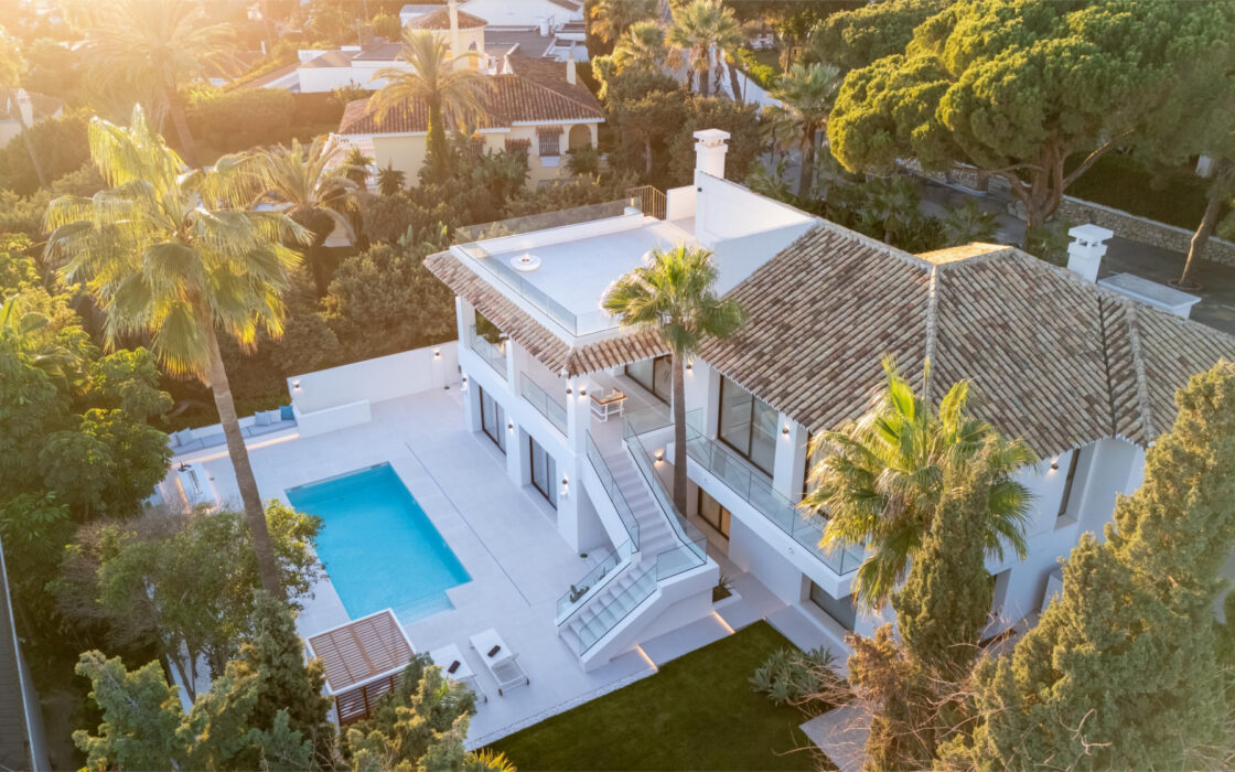 Современная вилла в Марбелье с террасой 405 кв.м