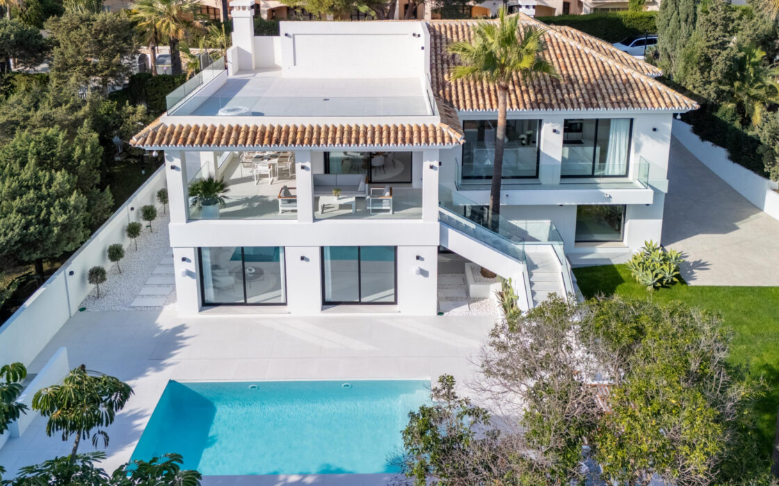 Современная вилла в Марбелье с террасой 405 кв.м