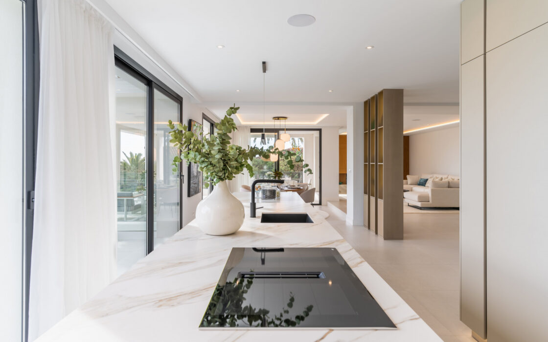 Современная вилла в Марбелье с террасой 405 кв.м