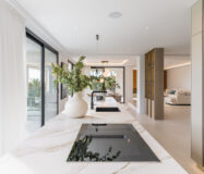 Современная вилла в Марбелье с террасой 405 кв.м