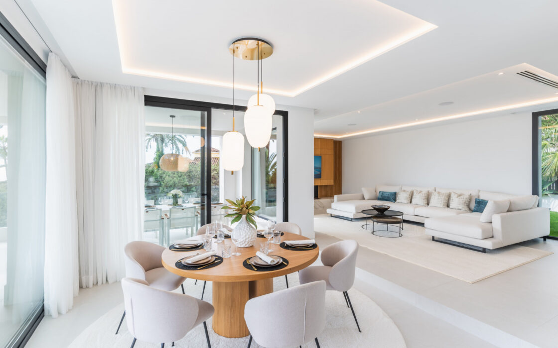 Современная вилла в Марбелье с террасой 405 кв.м