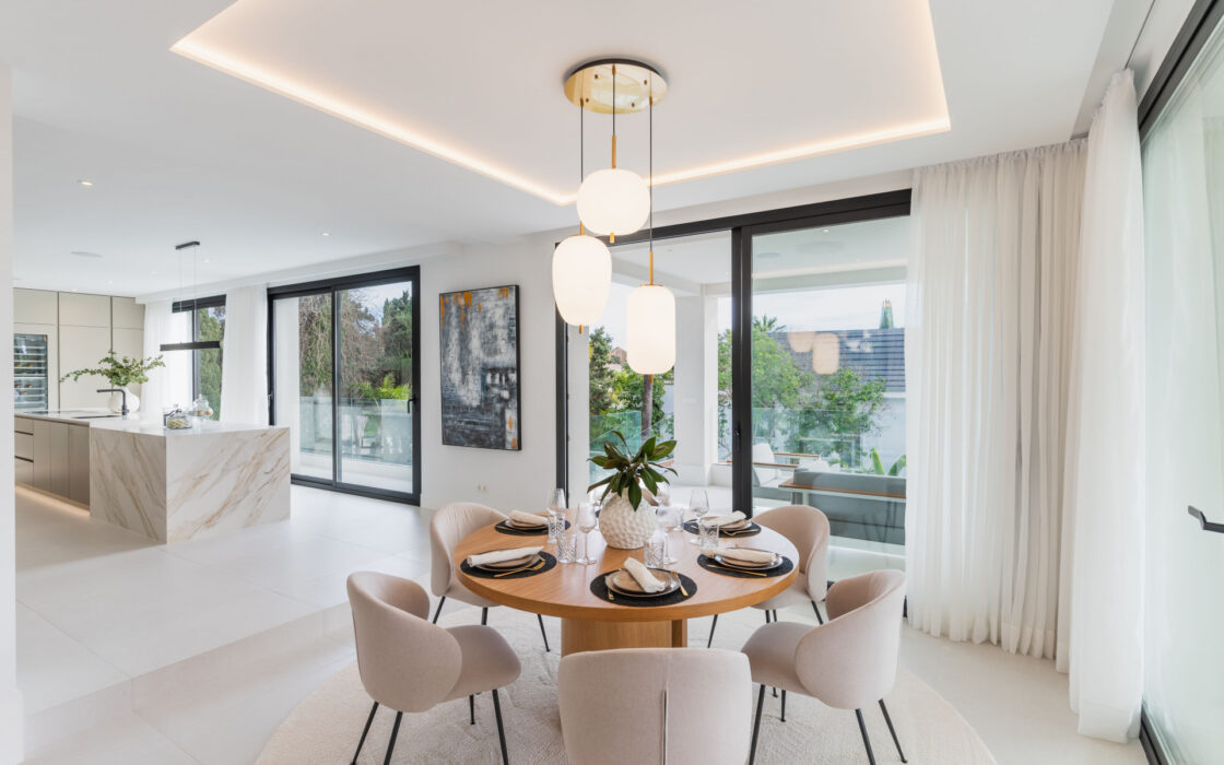 Современная вилла в Марбелье с террасой 405 кв.м