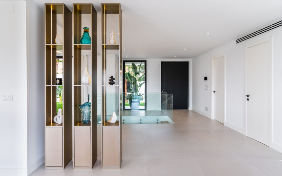 Современная вилла в Марбелье с террасой 405 кв.м