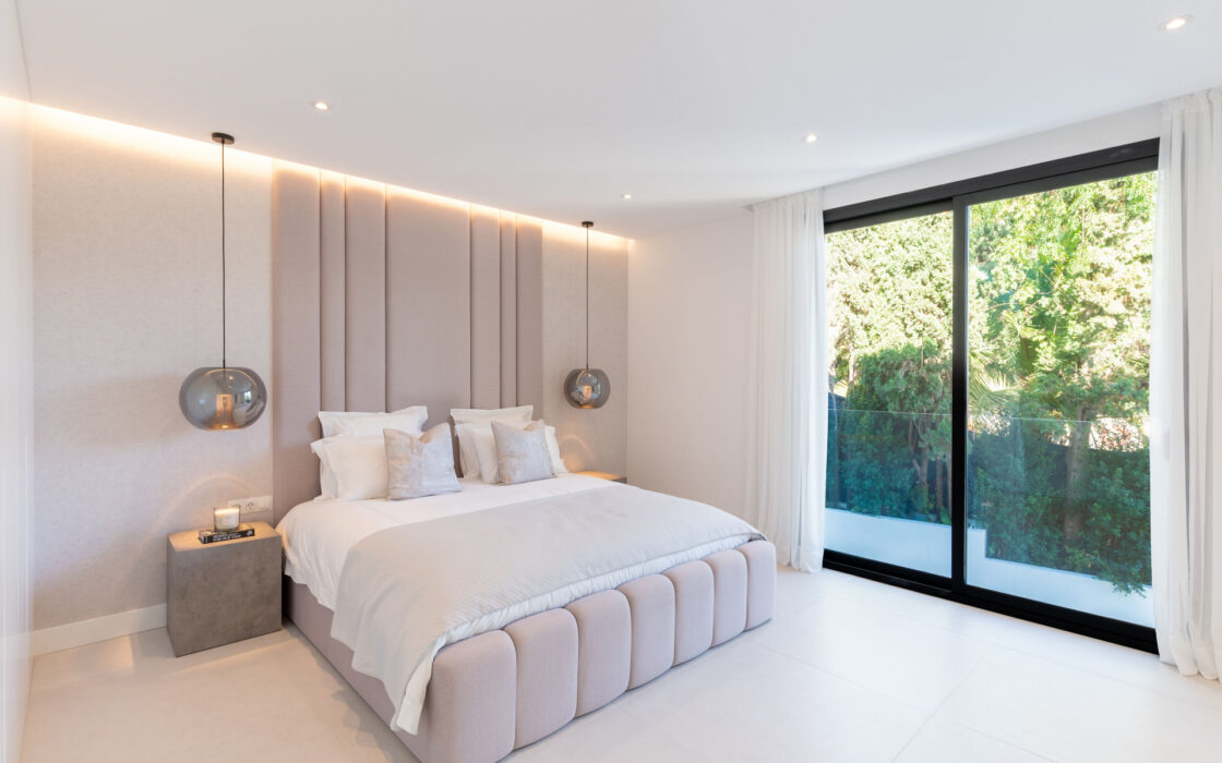 Современная вилла в Марбелье с террасой 405 кв.м