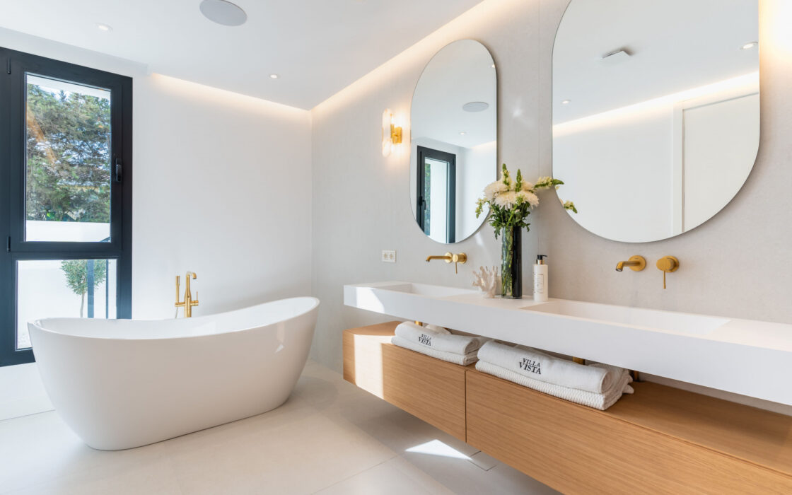 Современная вилла в Марбелье с террасой 405 кв.м