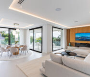 Современная вилла в Марбелье с террасой 405 кв.м