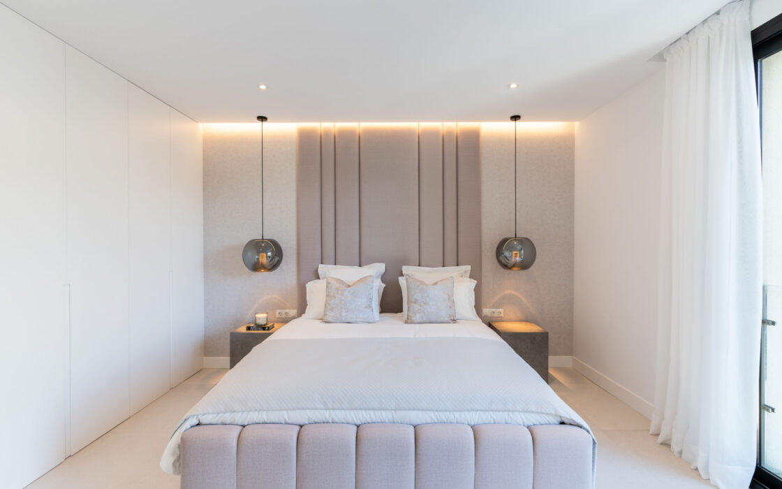 Современная вилла в Марбелье с террасой 405 кв.м