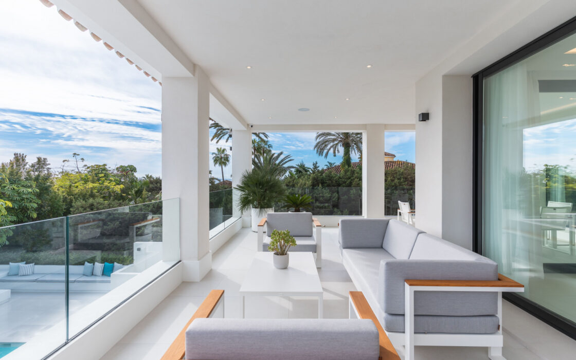 Современная вилла в Марбелье с террасой 405 кв.м