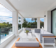 Современная вилла в Марбелье с террасой 405 кв.м