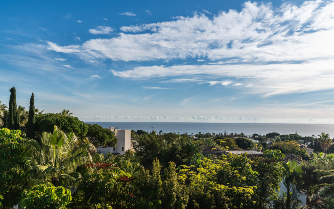 Современная вилла в Марбелье с террасой 405 кв.м