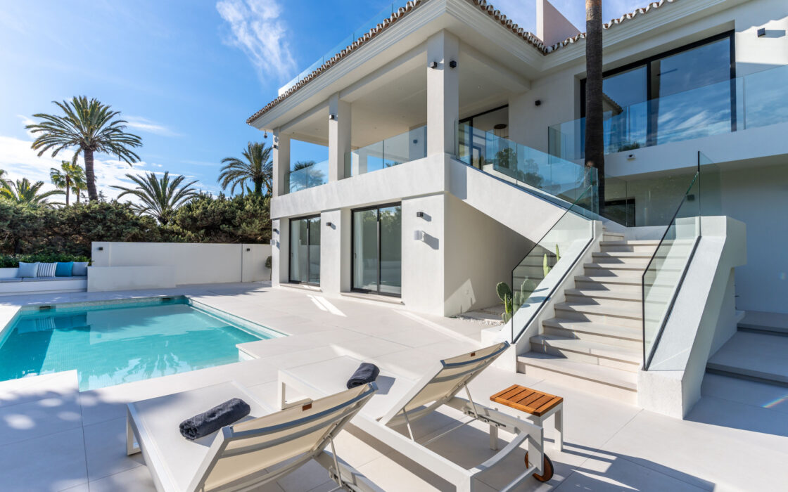 Современная вилла в Марбелье с террасой 405 кв.м