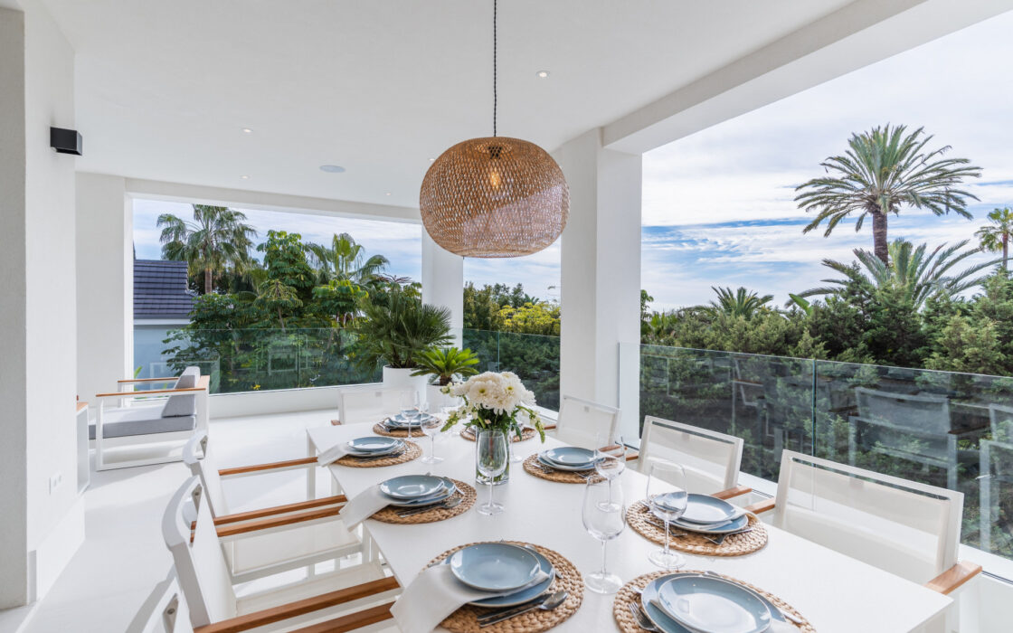 Современная вилла в Марбелье с террасой 405 кв.м