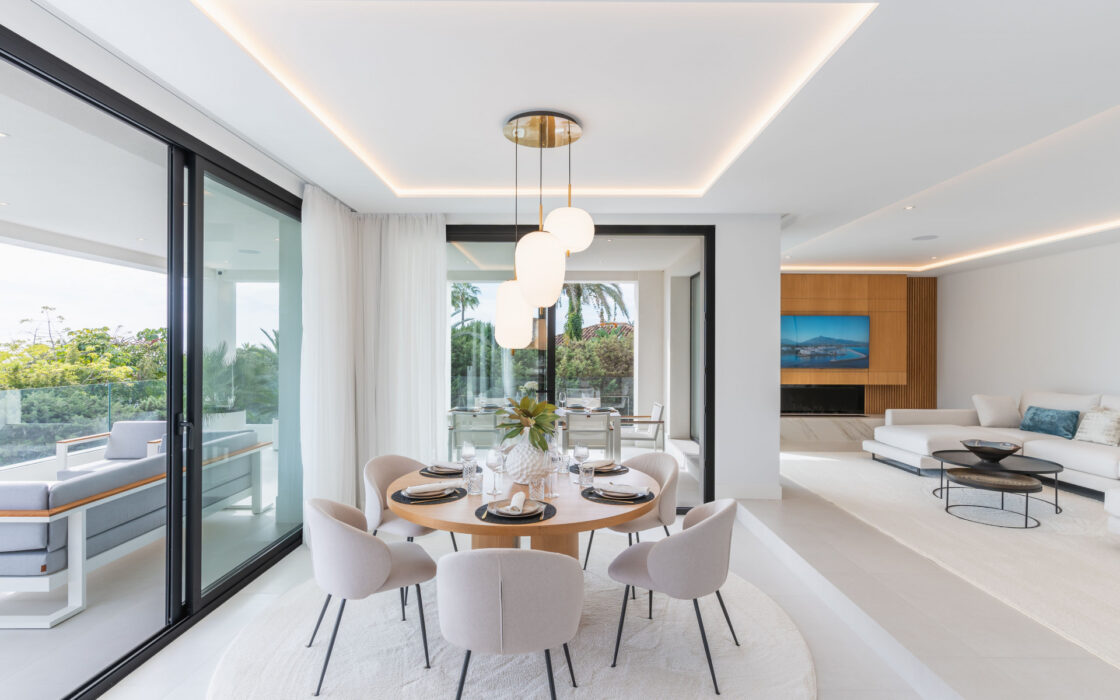 Современная вилла в Марбелье с террасой 405 кв.м