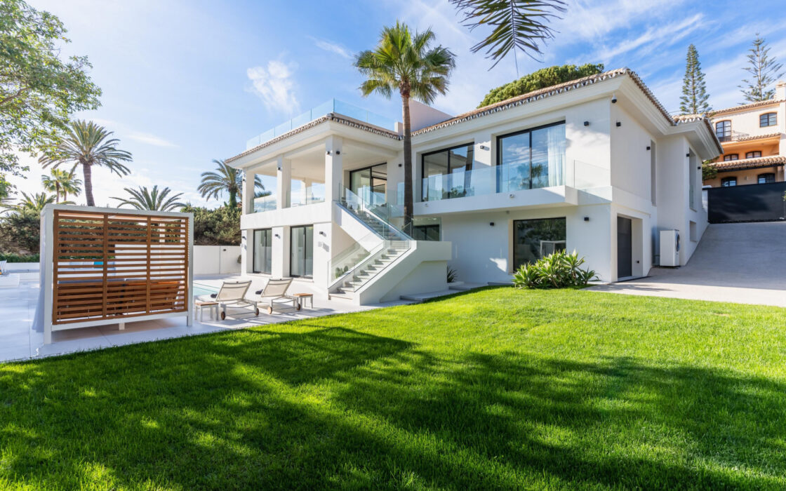 Современная вилла в Марбелье с террасой 405 кв.м