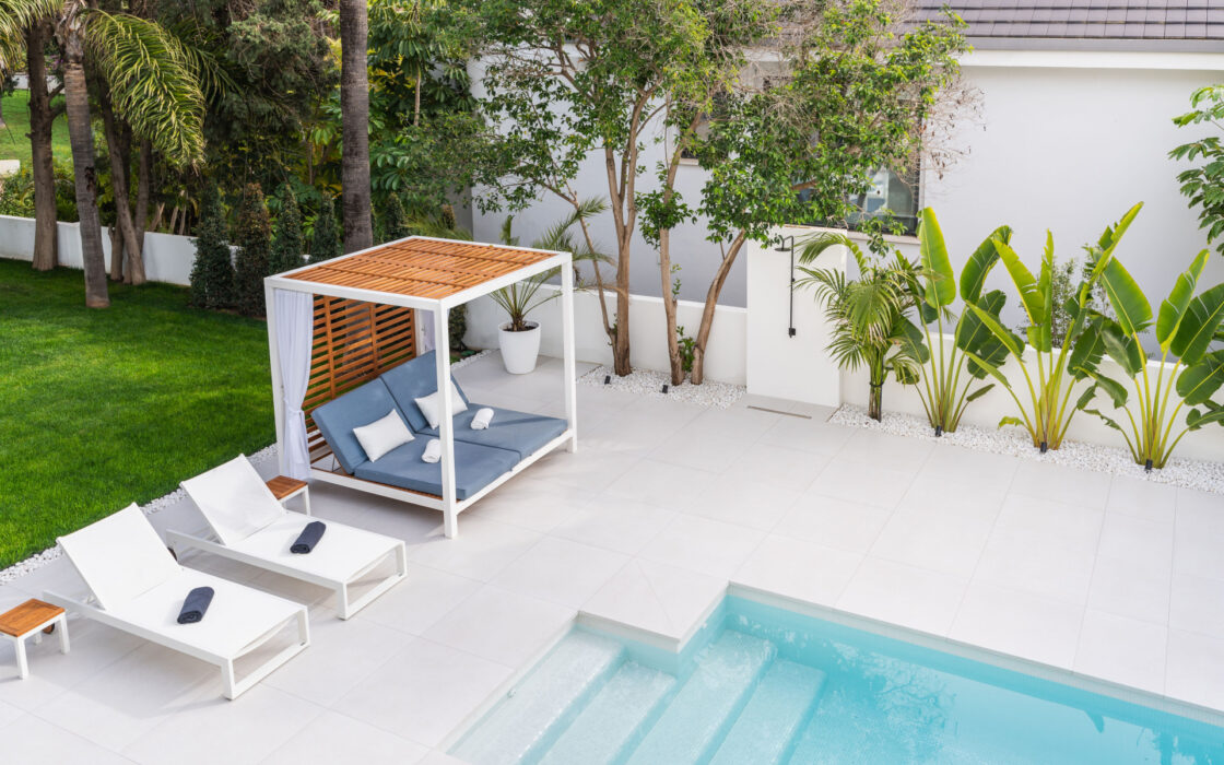 Современная вилла в Марбелье с террасой 405 кв.м