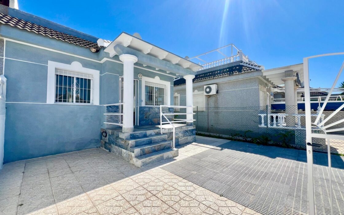 Дом в Торревьехе 60 кв.м с террасой в 4 км от моря